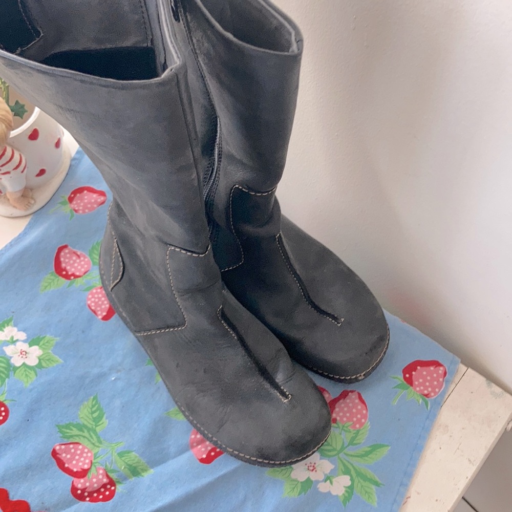 Tall leather boot black size 8